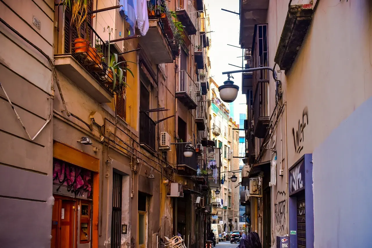 Hvordan er vejret i Napoli i august?