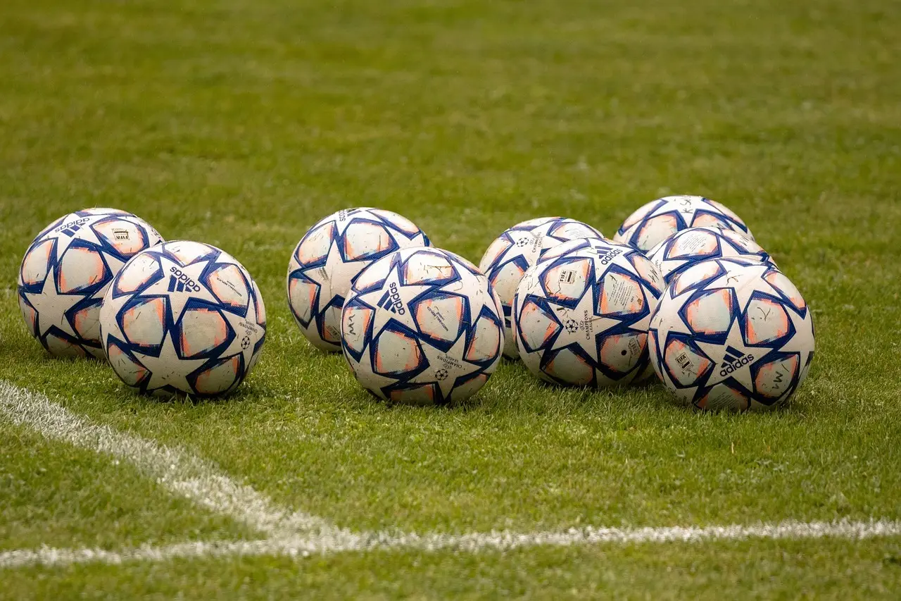 Serie B runde 7: Straffespark, røde kort og vendepunkter – en tætpakket weekend i den næstbedste række