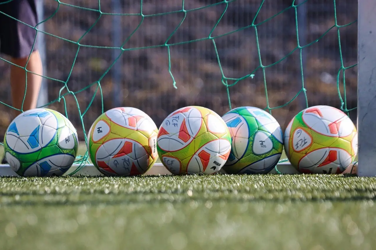 Runde 5 i Serie A 2025/26: Sene udligninger, røde kort og store udebanesejre