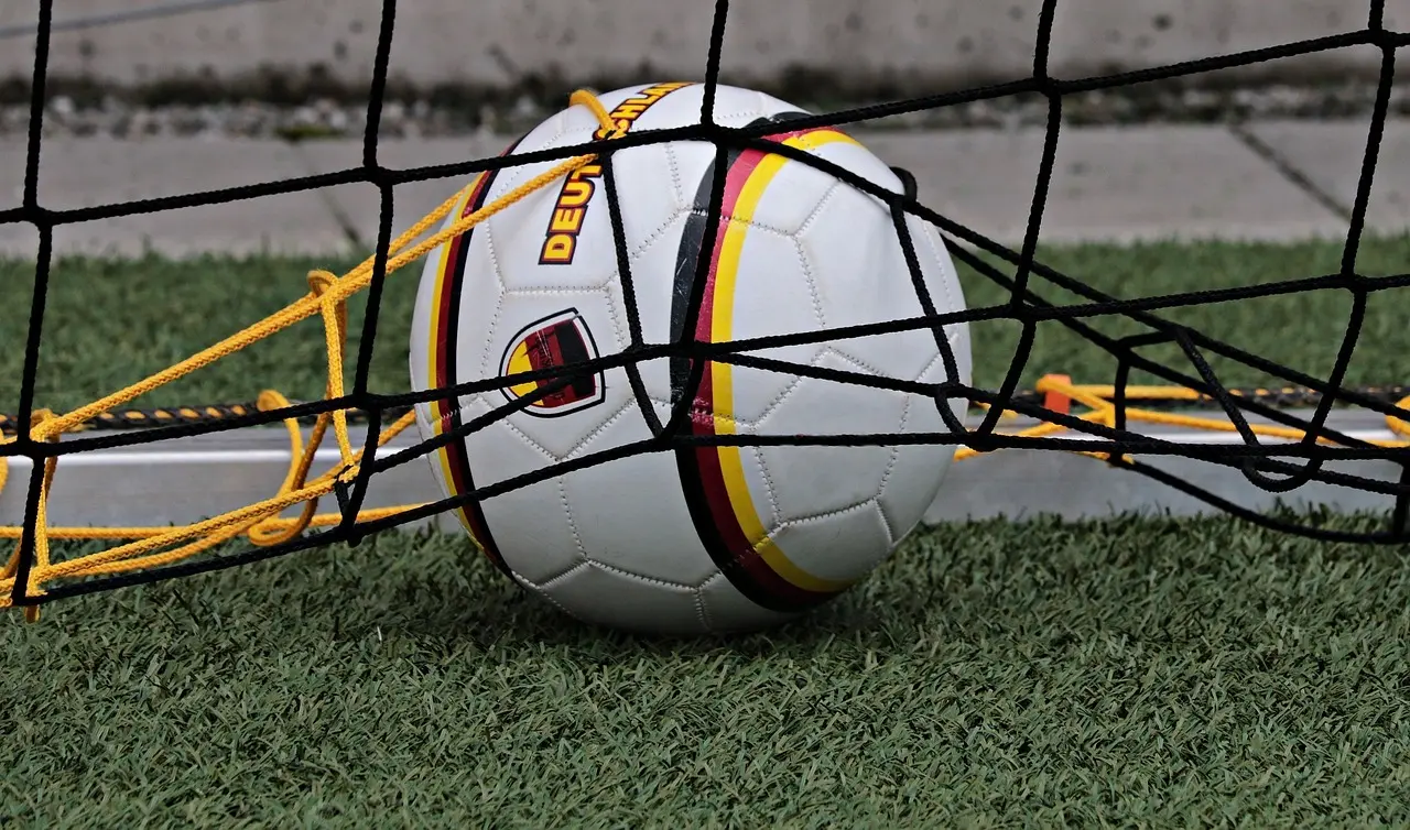 Serie B runde 38: Målorgier, sene udligninger og kontrollerede 1-0-sejre